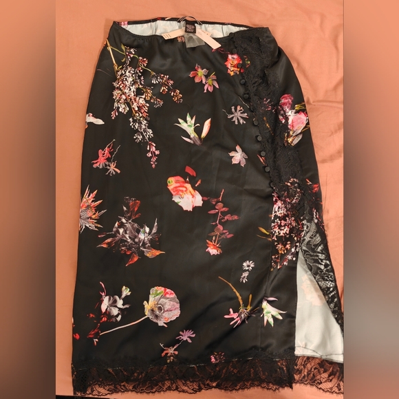 Victoria's Secret floral satin midi slip skirt - Picture 2 of 2